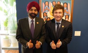 El presidente Javier Milei junto a Ajay Banga, el titular del Banco Mundial.