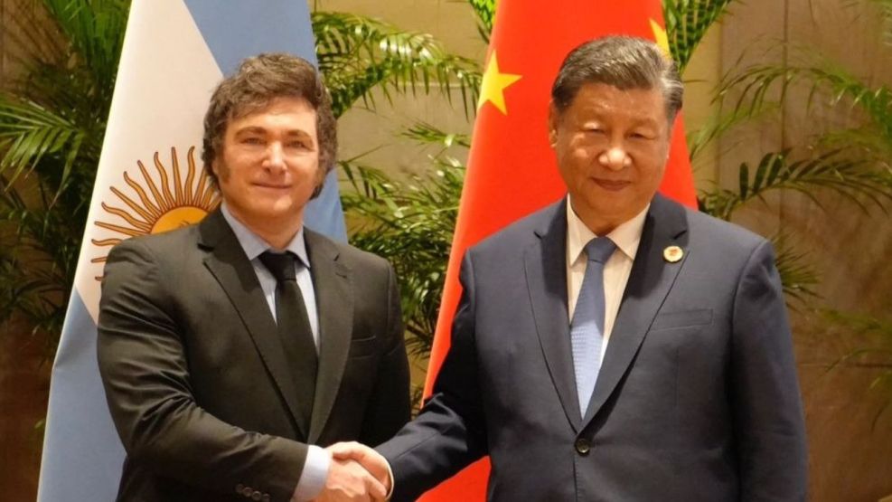 Javier Milei, Xi Jinping y la bandera roja de la República Popular China