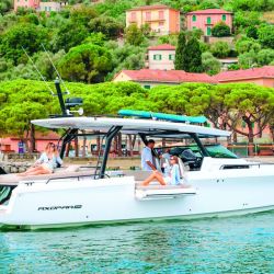 Ya llegaron a la costa los tiburones más grandes y una importante variada. Ademàs turismo, escapadas, nàutica y aventura en Weeken de diciembre.