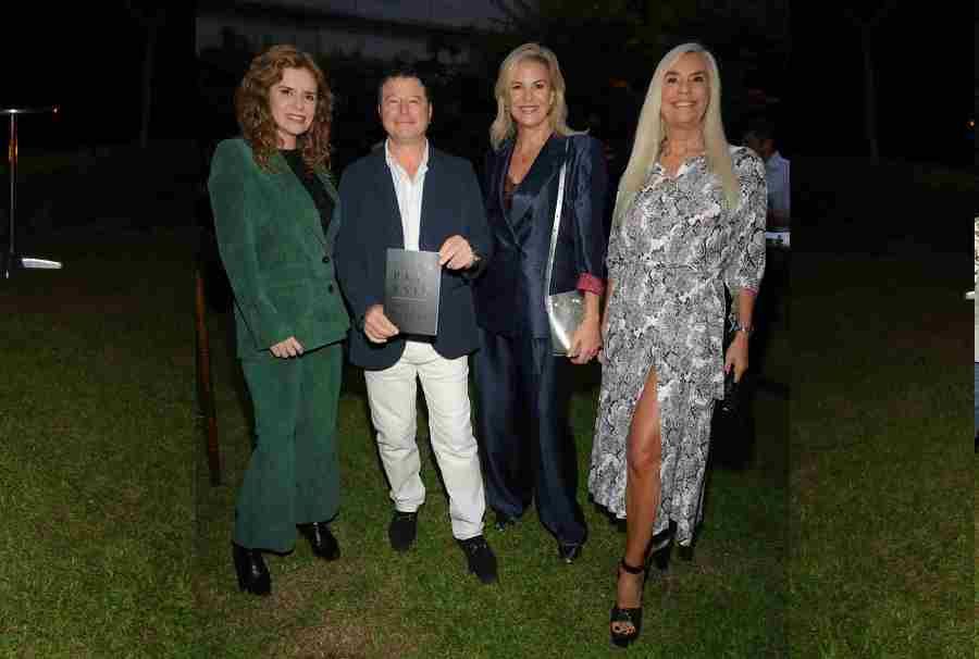 El empresario Sebastián Darcyl con Karina el Azem, Florencia Florio, y María Belén Aramburu.