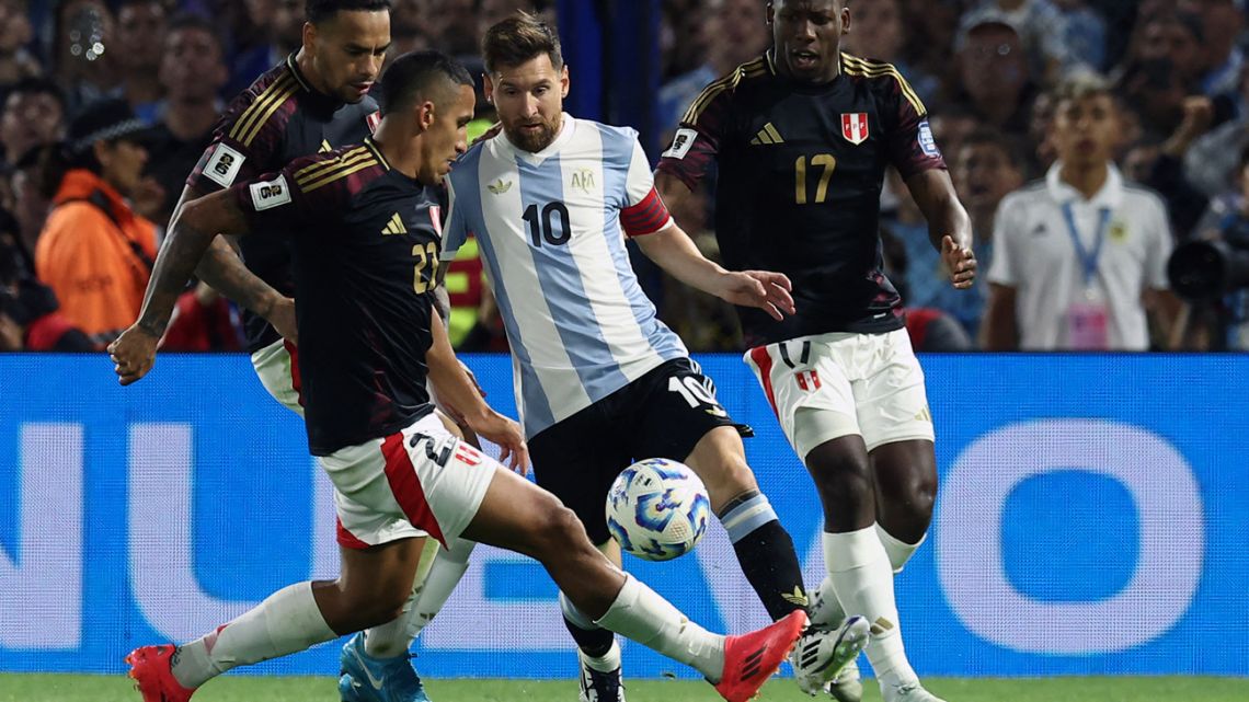 Argentina's forward Lionel Messi fights for the ball with Peru's forward Alex Valera and Peru's defender Luis Advincula during the 2026 FIFA World Cup South American qualifiers football match between Argentina and Peru at the La Bombonera stadium in Buenos Aires on November 19, 2024. 