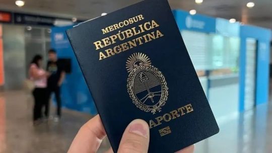El Gobierno nacional aprobó un trámite para hacer en simultáneo el pasaporte y las autorizaciones para viajes al exterior de menores