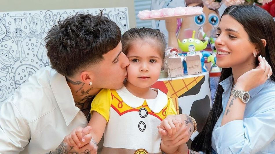 Enzo Fernández, Olivia y Valentina Cervantes