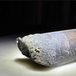 La basura espacial abarca a cualquier pieza o resto dejado por el ser humano en el espacio.