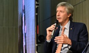 Santiago Bausili en la Bolsa de Comercio