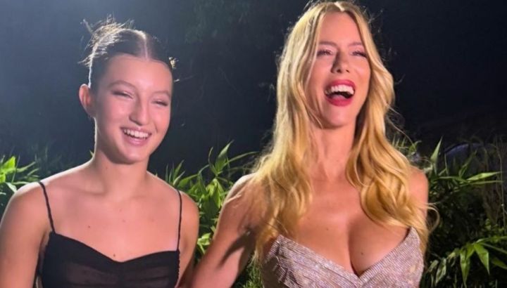 Madre e hija icónicas: Allegra Cubero se unió a la tendencia naked dress junto a Nicole Neumann en la Gala de CARAS