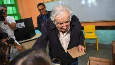 Pepe Mujica votando en Uruguay