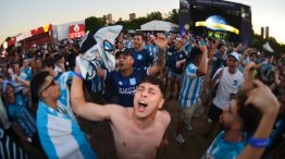 Locura. Hinchas de Racing coparon Asunción.