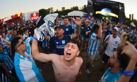 Locura. Hinchas de Racing coparon Asunción.