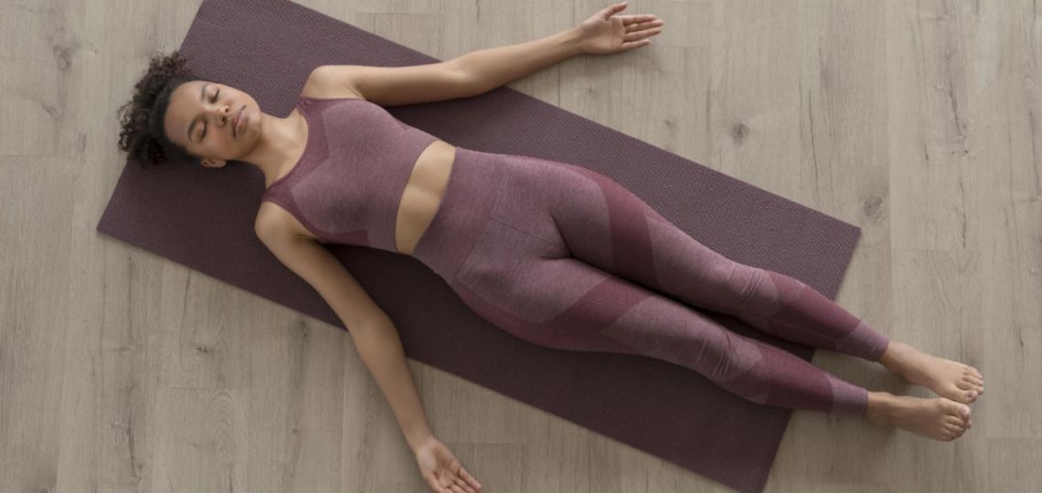 La Savasana: la postura que aporta paz al cuerpo y la mente