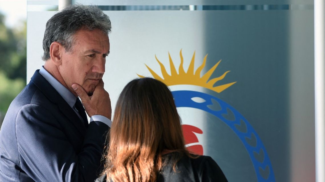 Rafael Cúneo Libarona, lawyer for French rugby players Hugo Auradou and Oscar Jegou, gestures on arrival at the Mendoza Criminal Court where the dismissal hearing will take place, in Mendoza, Argentina