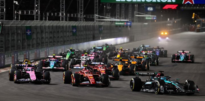 Imagen de pilotos arrancando durante la carrera del Gran Premio de Estados Unidos de Fórmula Uno 2024 en el Circuito de Las Vegas.