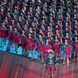 Artistas realizan una presentación durante la ceremonia de inauguración de los XII Juegos Tradicionales Nacionales de Minorías Etnicas de la República Popular China, en Sanya, en la provincia de Hainan, en el sur de China. | Foto:Xinhua/Zhang Bowen