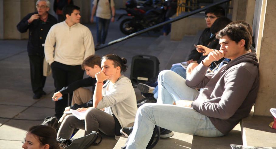Estudiantes universitarios