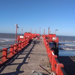 En la reunión se resolvió cerrar el muelle de pesca de manera transitoria debido al peligro de derrumbe, una clausura que regirá hasta que se consigan los fondos para reparar el sector más crítico.