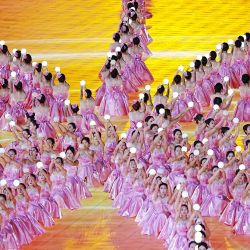 Artistas realizan una presentación durante la ceremonia de inauguración de los XII Juegos Tradicionales Nacionales de Minorías Etnicas de la República Popular China, en Sanya, en la provincia de Hainan. | Foto:Xinhua/Hu Chao