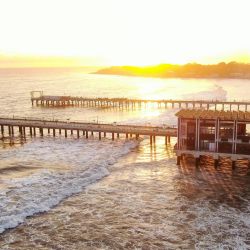 Vista aérea del nuevo y el antiguo muelle vistos durante la ceremonia de inauguración del nuevo muelle turístico del Puerto de La Libertad, El Salvador. | Foto:Xinhua/Alexander Peña