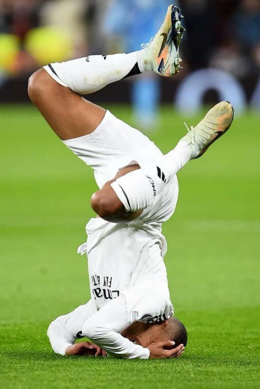 La imagen viral de la caída de Mbappé que resumió su partido con el Liverpool.