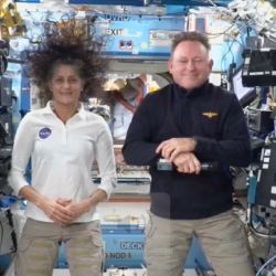 Los astronautas aprovecharon para saludar a sus familiares desde el espacio.