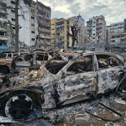 La imagen muestra la destrucción y los escombros en el suburbio de Haret Hreik, en el sur de Beirut, que fue blanco de ataques israelíes horas antes de que entrara en vigor un alto el fuego entre Hezbolá e Israel. | Foto:AFP
