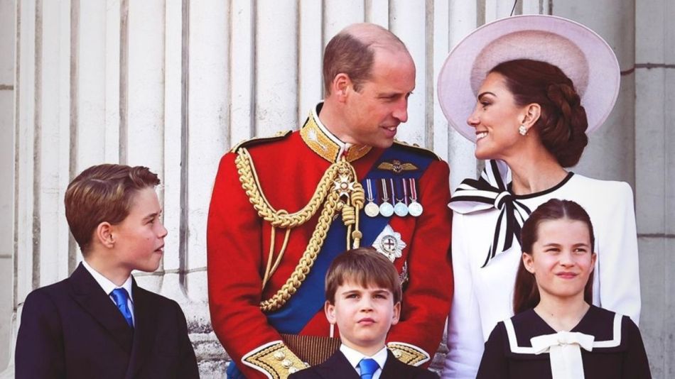 Los príncipes de Gales junto a sus hijos