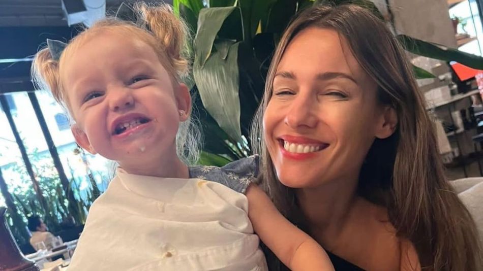 Pampita con su hija menor, Anita García Moritán.