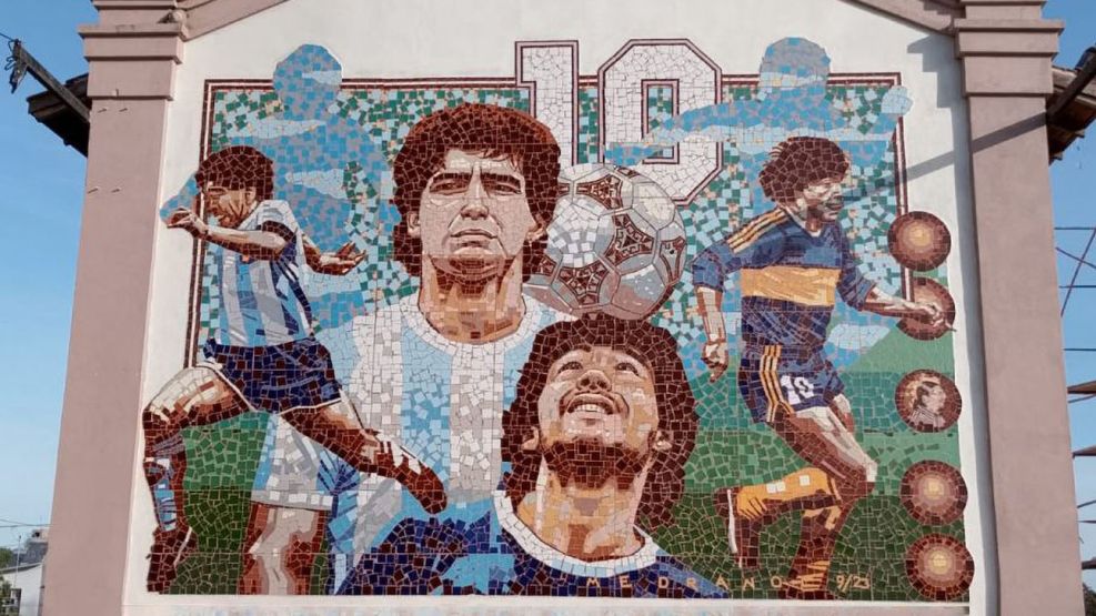 Mural en mosaiquismo en Honor a Maradona