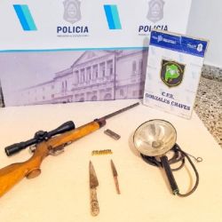 Se les secuestró una carabina calibre 22 marca Súper Batan 54, con cargador y mira Shilba 4 x 40 y una gran cantidad de municiones.