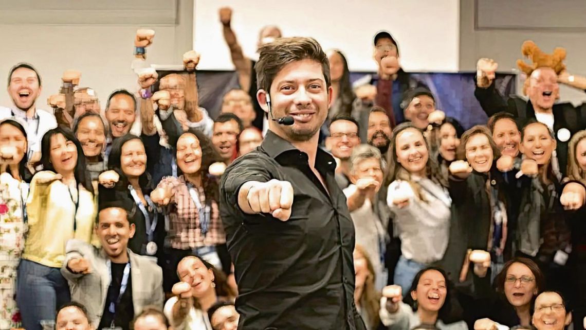 Francisco Caputo, el hermano de Santiago que todos nombran y nadie reconoce