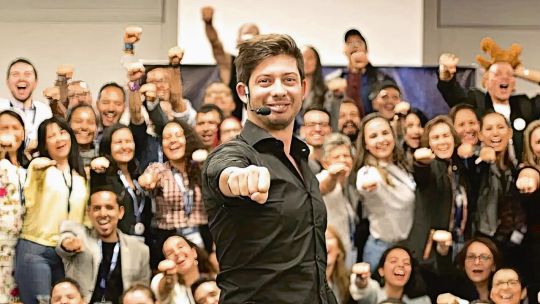 Francisco Caputo, el hermano de Santiago que todos nombran y nadie reconoce