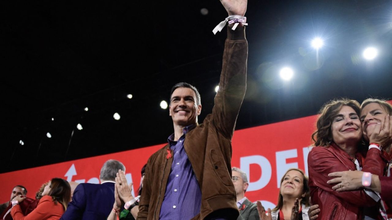 Pedro Sánchez fue reelegido líder socialista en España y dijo que "los intolerantes" lo "quieren tumbar" | Perfil