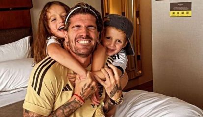 La tierna foto de Rodrigo De Paul con sus hijos que revela su gran parecido