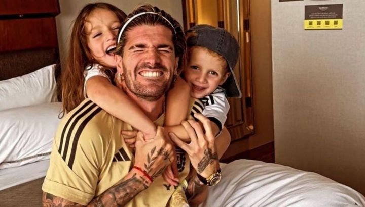 La tierna foto de Rodrigo De Paul con sus hijos que revela su gran parecido: "Como papá"