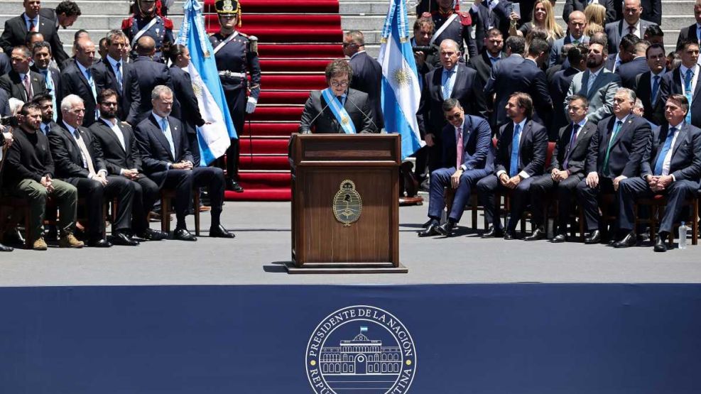 Discurso de asunción de Javier Milei, de espaldas al Congreso.