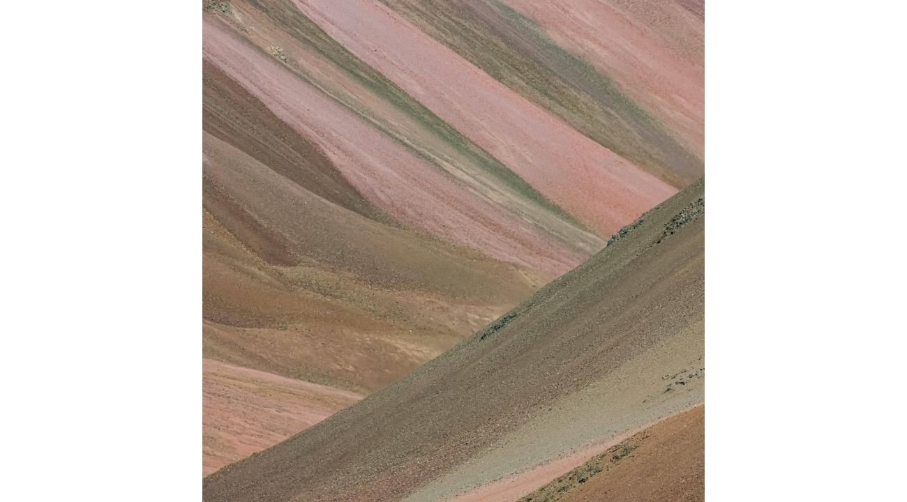 Claudia Ocanto: Un Viaje Fotográfico de Siluetas y Paisajes