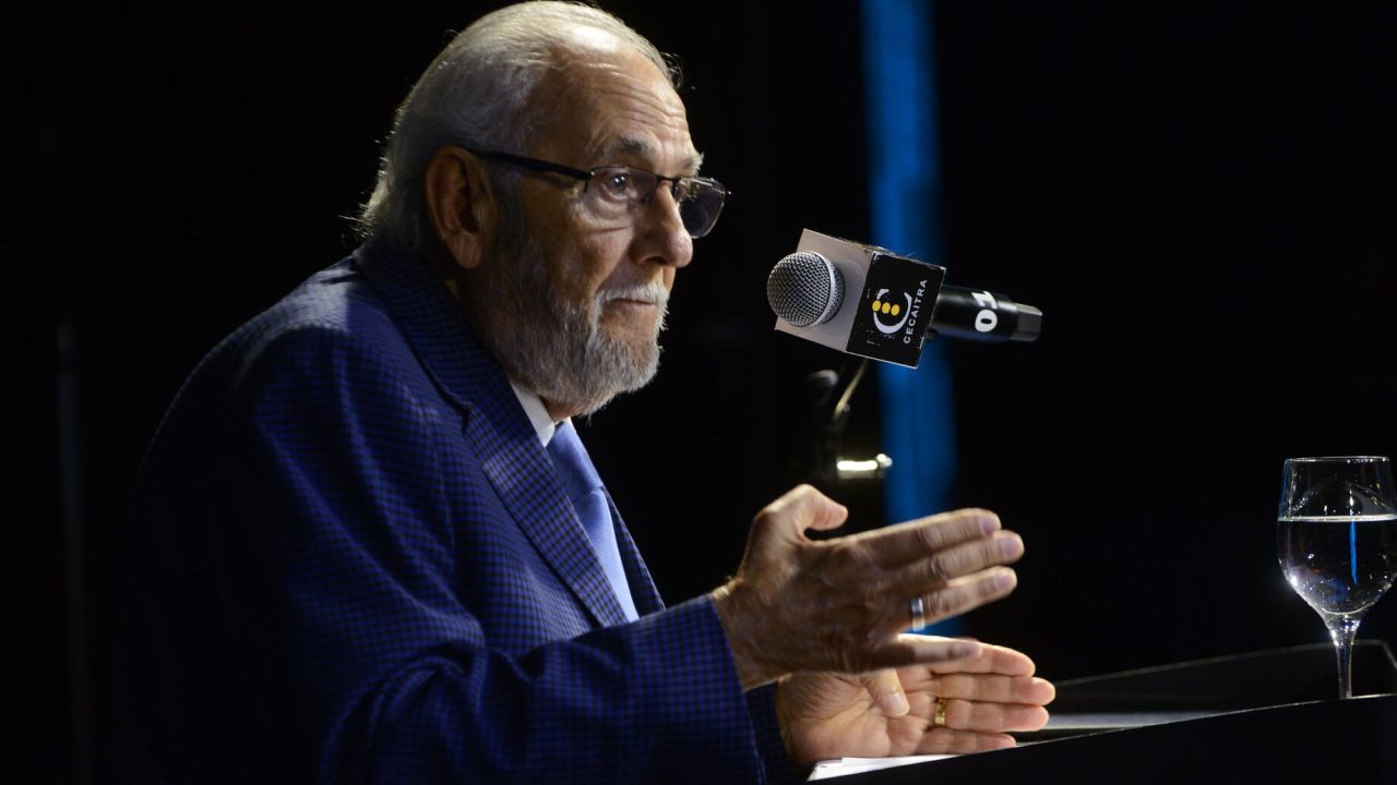 Bernardino García, presidente de CECAITRA brindando su discurso. | Foto:CECAITRA