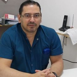 De la Sala de Cirugía a Médico de Pueblo: Una Historia Singular | Foto:CEDOC