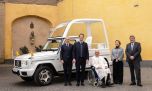 El nuevo Papamovil de Francisco es un Mercedes-Benz eléctrico