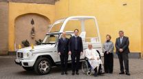 El nuevo Papamovil de Francisco es un Mercedes-Benz eléctrico