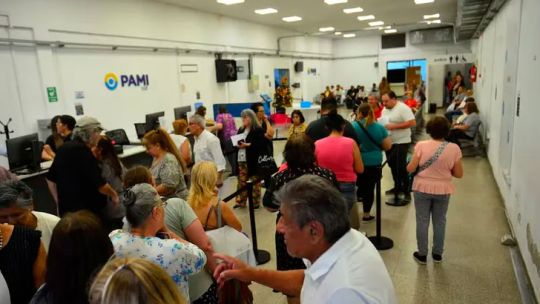 Jubilados: Defensoría del Pueblo gestiona autorizaciones con PAMI Córdoba para ayudar con trámites de medicamentos