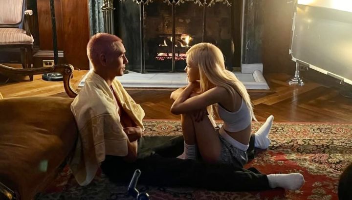 Rosé adelantó una imagen junto a un hombre para el video de "Toxic Till The End" y causó celos en la red