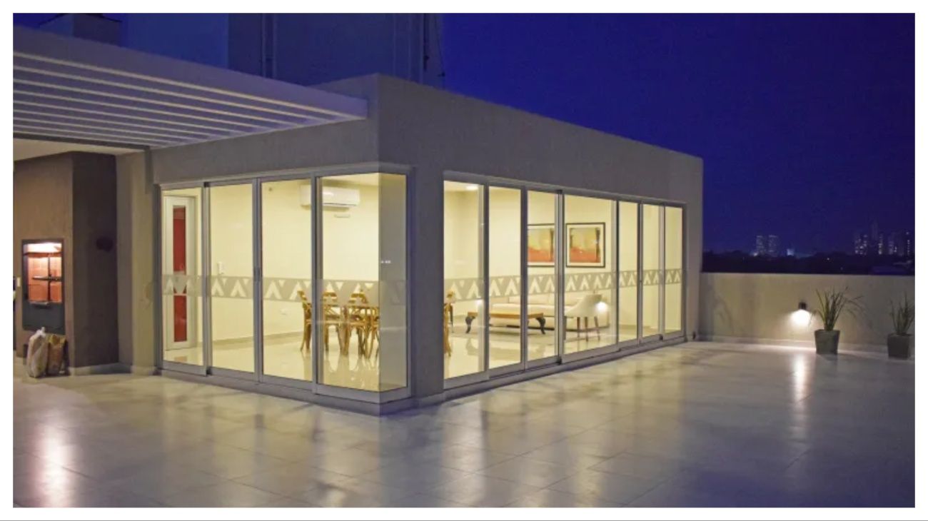 El edificio de lujo donde se hospeda el senador Edgardo Kueider y su secretaria. 