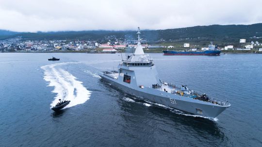 Armada Argentina: el patrullero oceánico "Bouchard" y la corbeta "Robinson" zarparon hacia la Base Naval de Mar del Plata