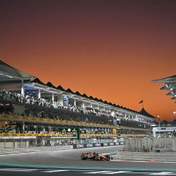 El piloto británico de McLaren, Lando Norris, conduce durante el Gran Premio de Fórmula Uno de Abu Dabi en el Circuito Yas Marina en Abu Dabi. | Foto:ANDREJ ISAKOVIC / AFP