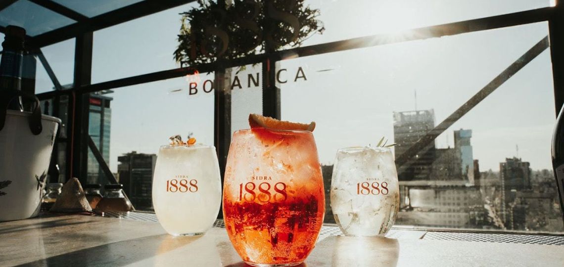 Sunset, cocktails, música y una vista única: así fue la presentación de la nueva variedad Botánica de Sidra 1888