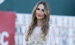 El sofisticado look de María Vázquez para el Abierto Argentino de Polo de Palermo: vestido lencero con transparencias