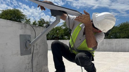 Córdoba: la Provincia ya instaló 320 antenas Starlink en escuelas rurales