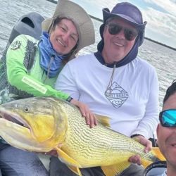 La modalidad trolling está dando muy buen resultado con señuelos paleta 2 y 3, aunque también se destacan los aficionados que apuestan por el baitcasting, siendo en este caso los portes otros.