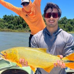 La modalidad trolling está dando muy buen resultado con señuelos paleta 2 y 3, aunque también se destacan los aficionados que apuestan por el baitcasting, siendo en este caso los portes otros.