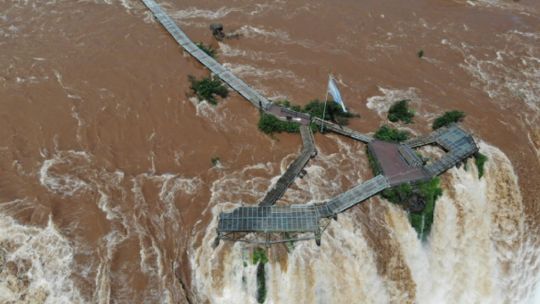 Cierran el circuito Garganta del Diablo por el gran aumento del caudal del río Iguazú